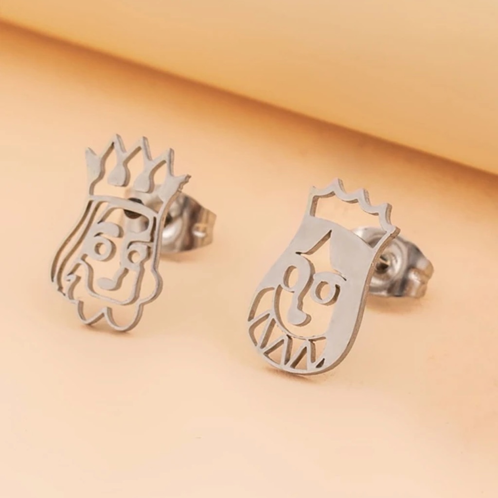 Awesome Mismatched King And Queen Cartoon Studs